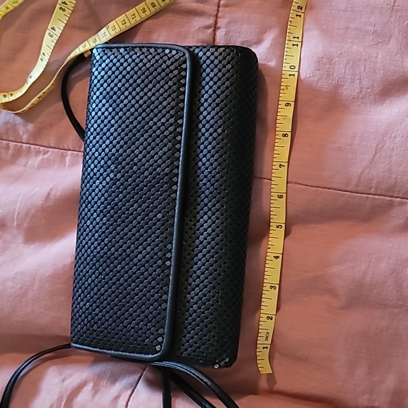 STUNNING WHITING AND DAVIS BLACK MATTE MESH CROSSBODY CLUTCH - Picture 13 of 16
